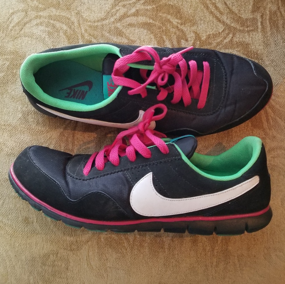 Nike Women's Victoria Sneaker- size 10